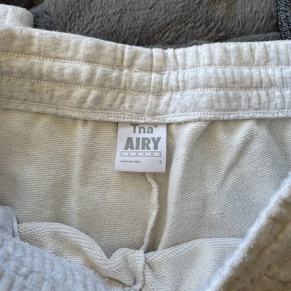 Aritzia - sweats - Picture 2 of 3